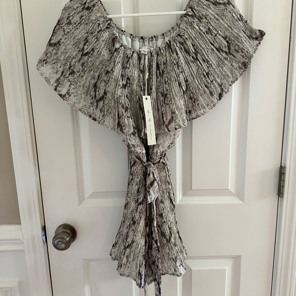 She + Sky Gray Snakeskin Print Romper sz. L
